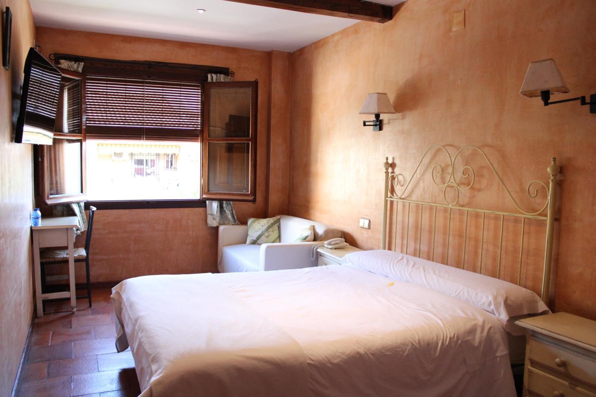 Hotel Rural Carlos I Garganta la Olla Exterior photo