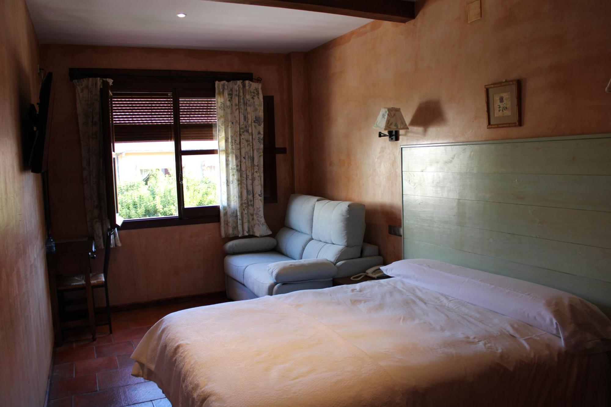 Hotel Rural Carlos I Garganta la Olla Exterior photo