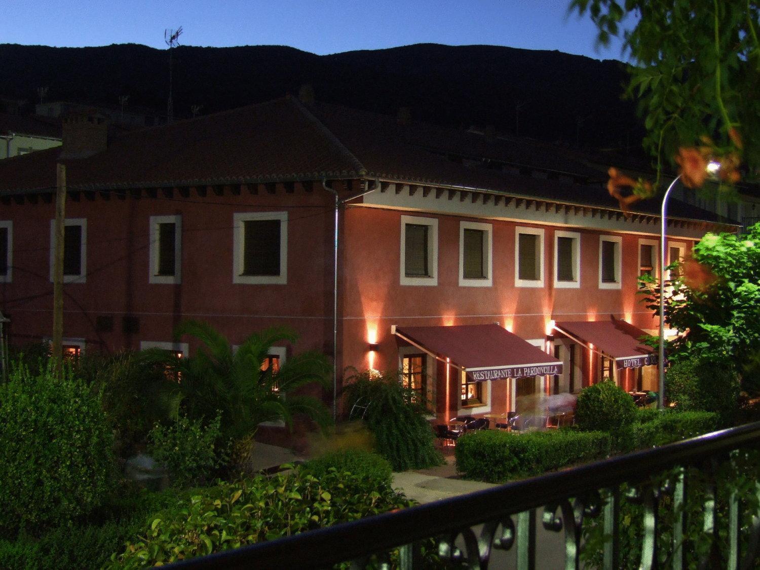 Hotel Rural Carlos I Garganta la Olla Exterior photo